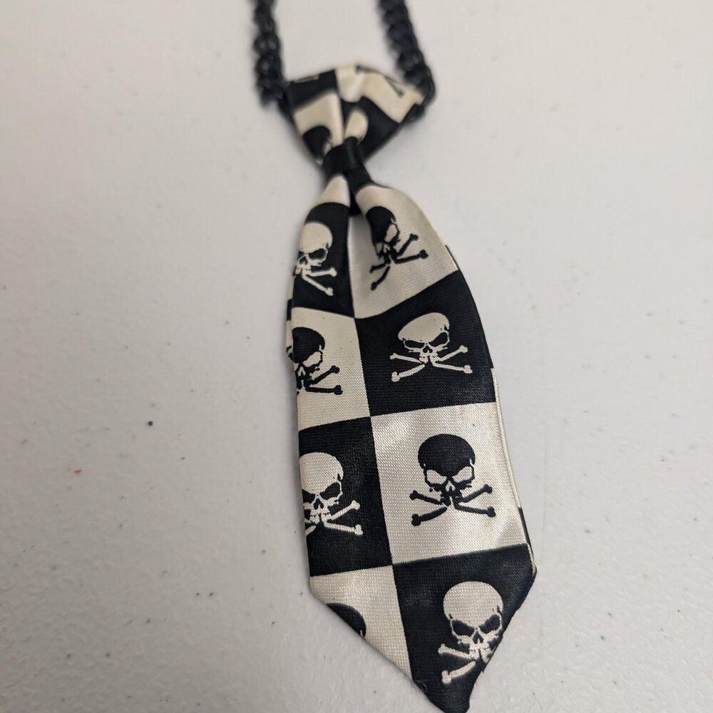 Skull Tie Necklace